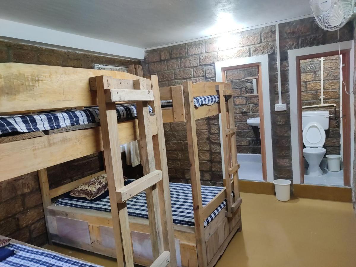 The Rustic Cottage - Homestay เชร์ราปุนจี ภายนอก รูปภาพ